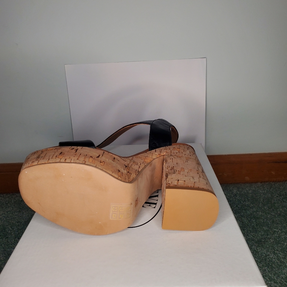 Steve Madden Platform Sandal Size 7 with Box